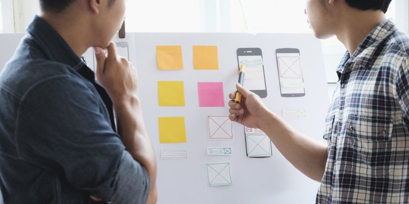 Professional User Experience Designer Offers Constructive Criticism to New Designer